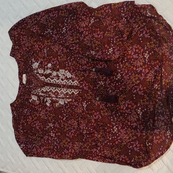 Embroidered blouse - Picture 2 of 4